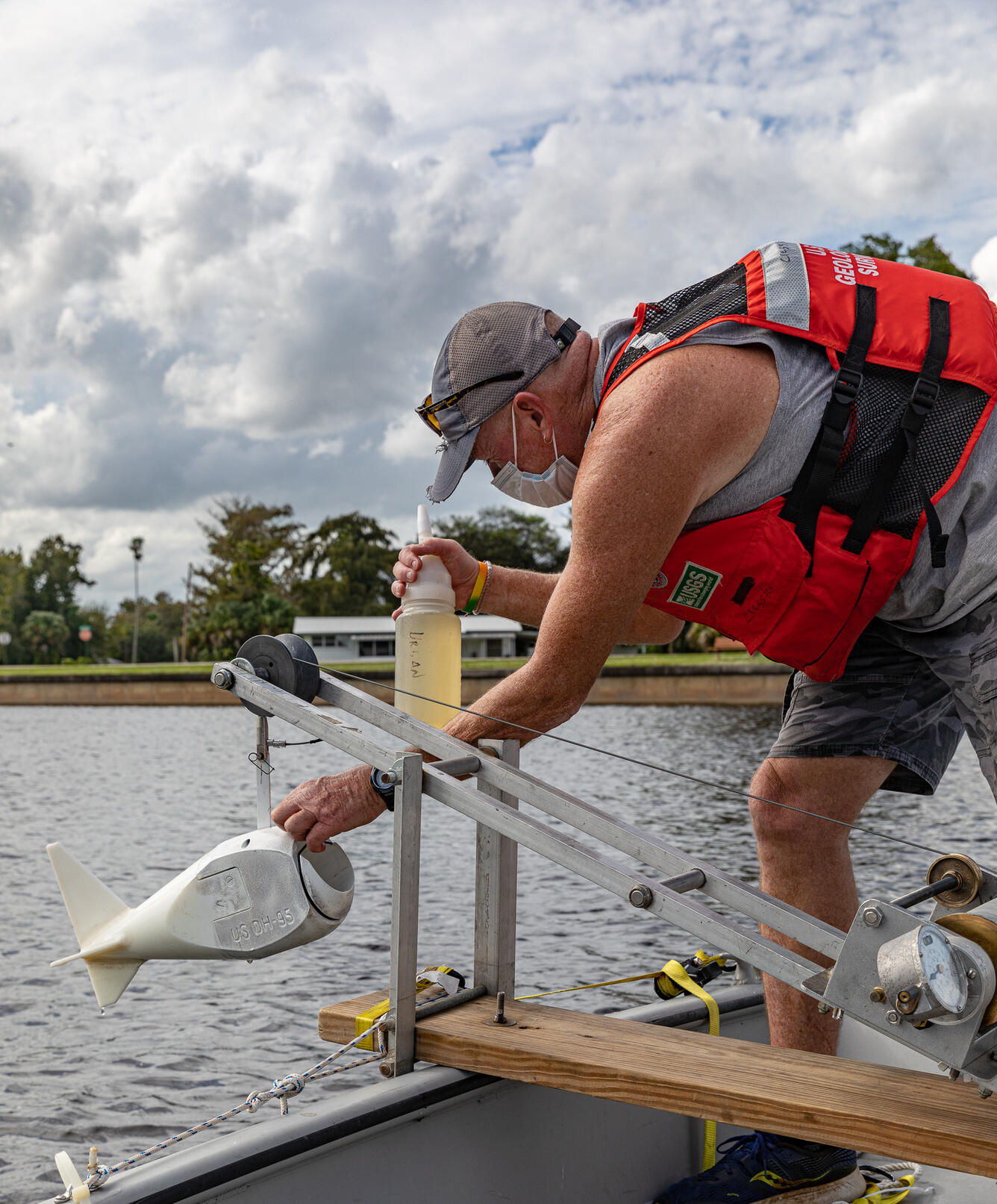 USGS hydrologic technician loading a bottle into a DH-95 water-quality sampler