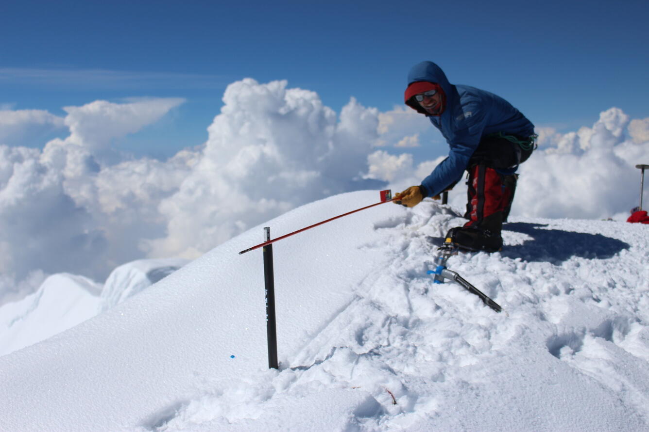 The lower section of a one-meter range pole was driven into the snow about a half-meter north of the summit point. 