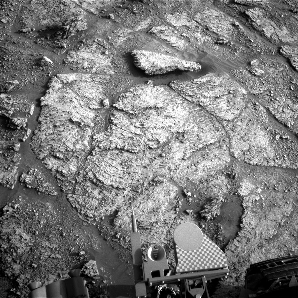 Image from Navcam: Left B (NAV_LEFT_B) onboard NASA's Mars rover Curiosity on Sol 2463 (2019-07-11 23:34:33 UTC)