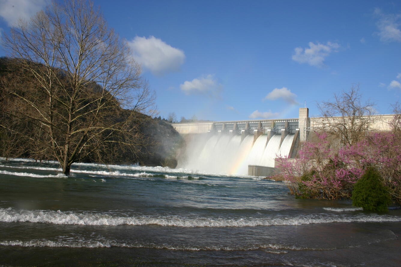 Water being released from floodgates at Beaver Dam on the White River during flood of April 2008