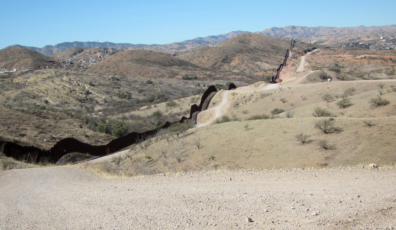 Photo of fence on the U.S.-Mexico border