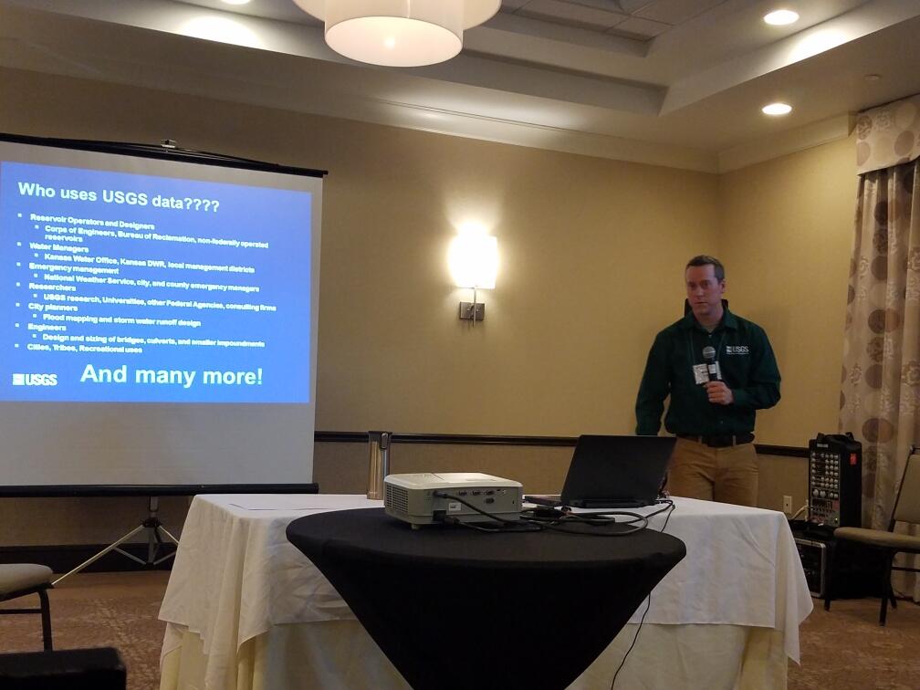 USGS Hydrologist presenting floods and droughts