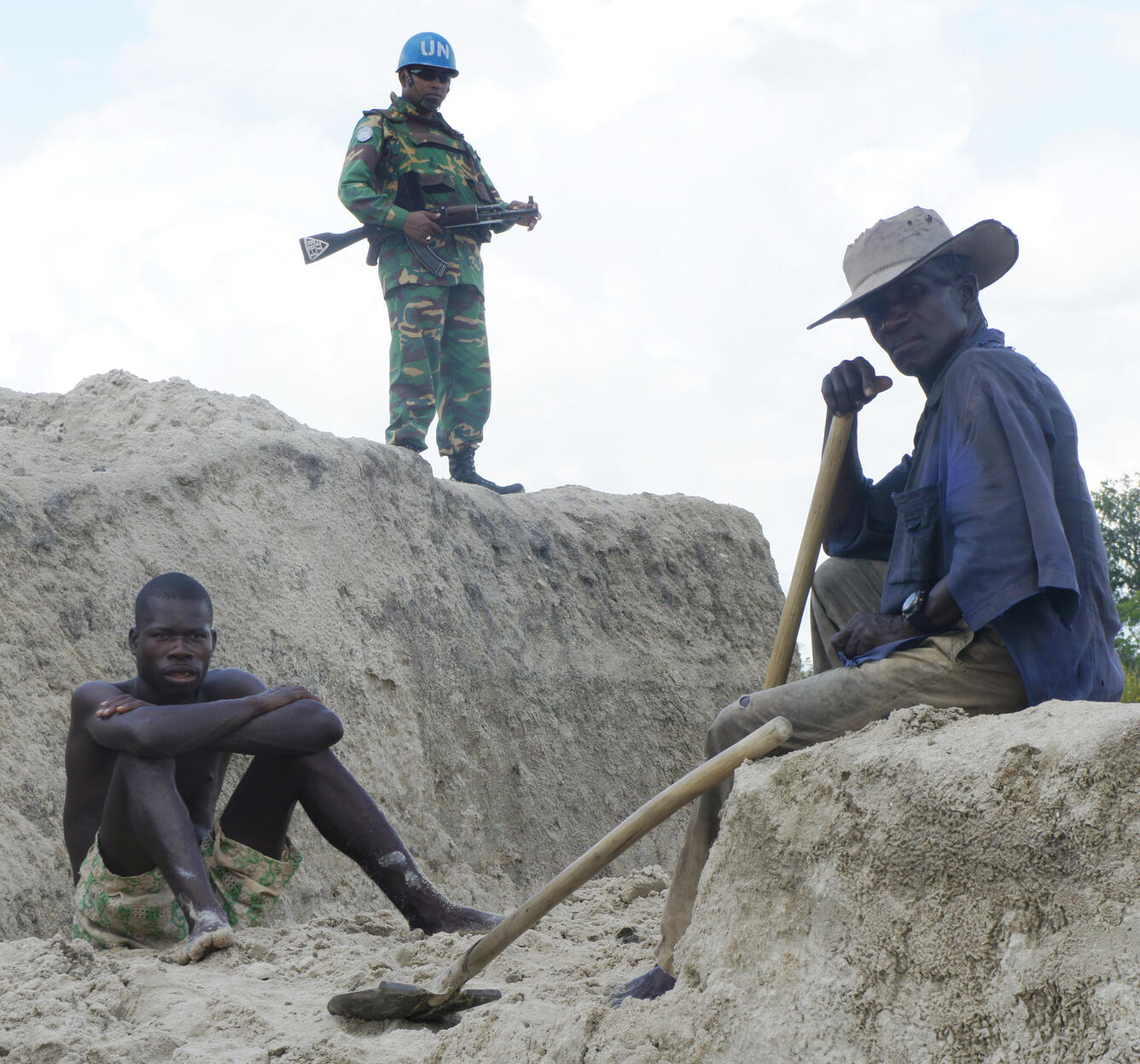 United Nations soldier monitoring an artisanal mining site in rebel-held Côte d’Ivoire during the ceasefire in 2013. 