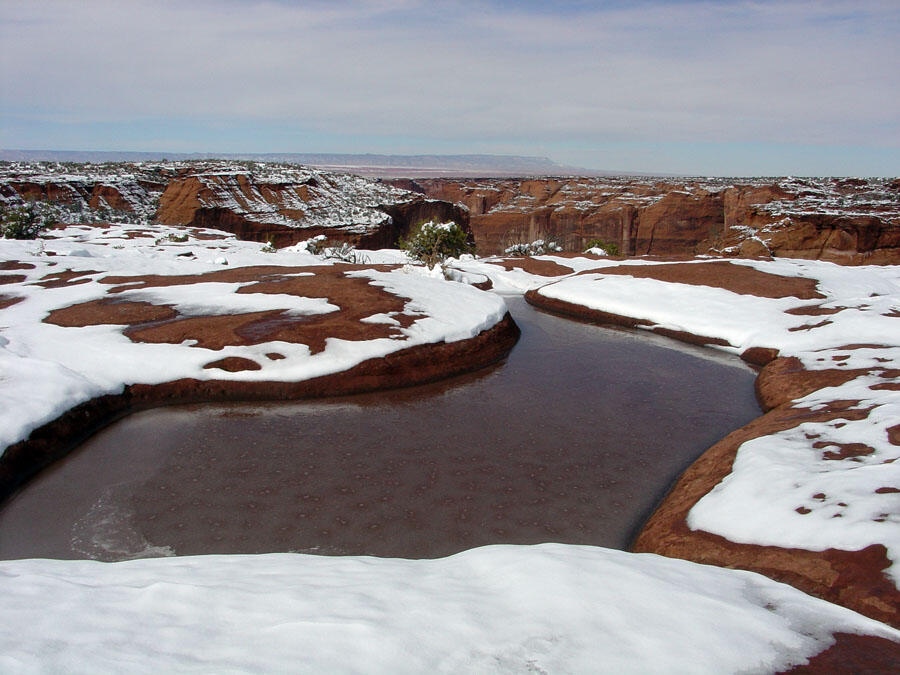 This is a photo photo of a pothole on the Shinarump Conglomerate.