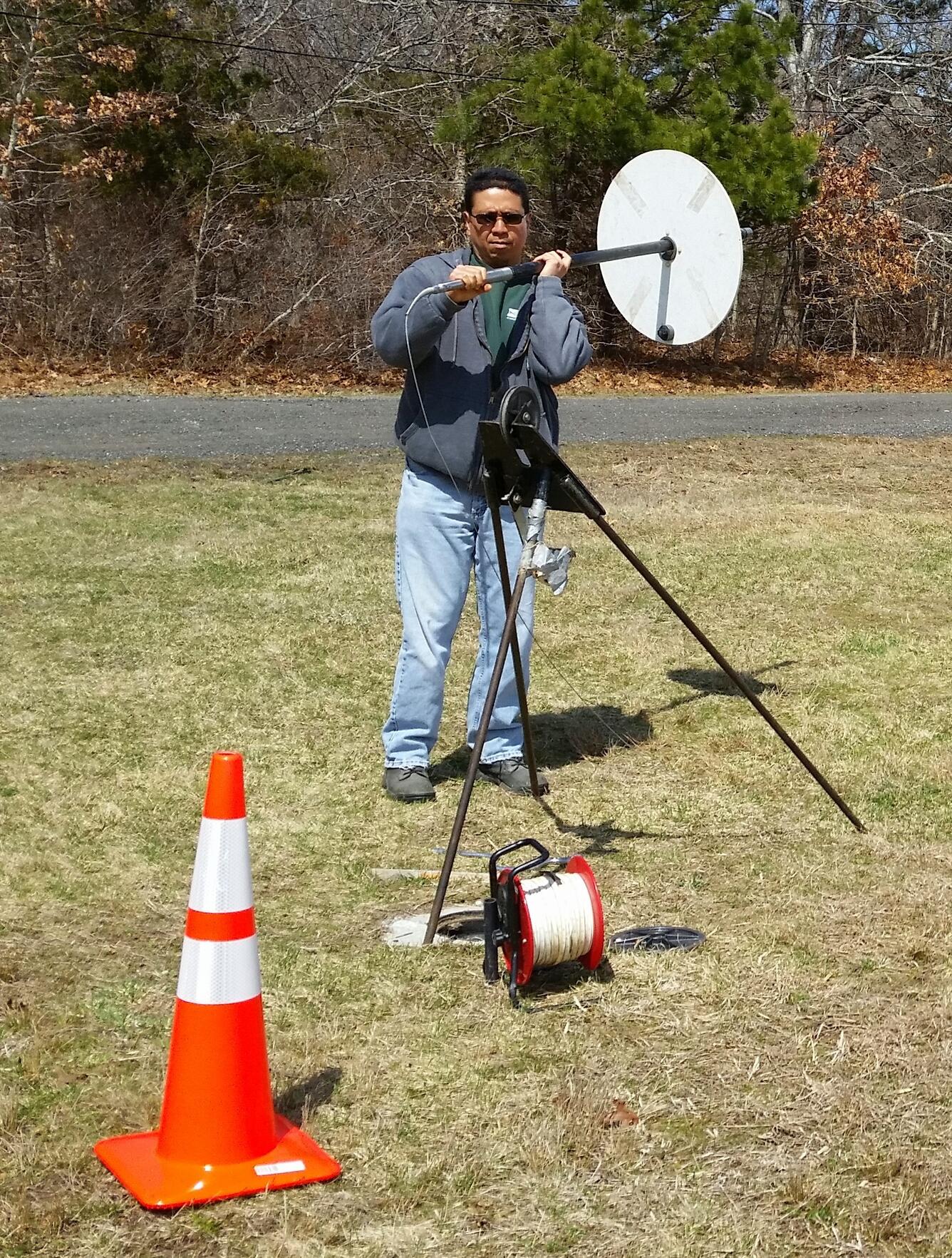 Calibrating EM borehole probe