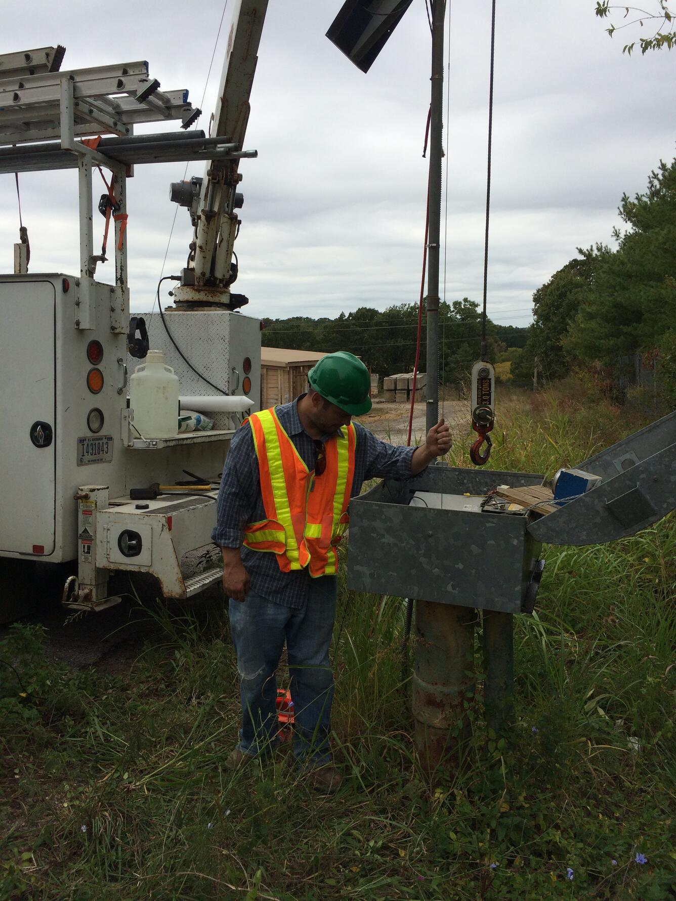 USGS Hydrologist conducts Instantaneous Change in GW Well