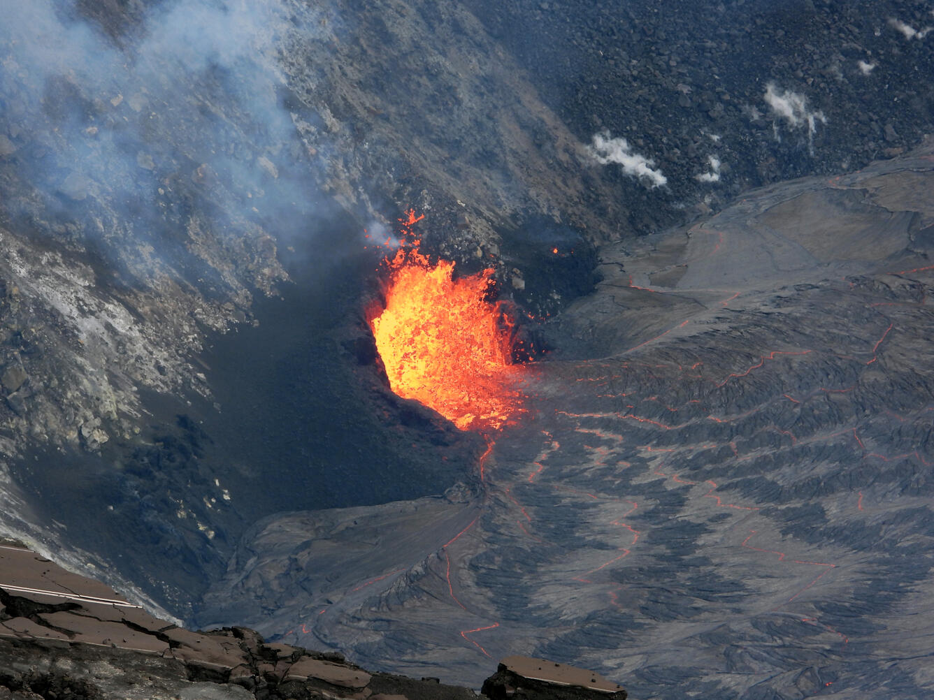 A telephoto image of the west vent in Halema‘uma‘u at the summit of Kīlauea