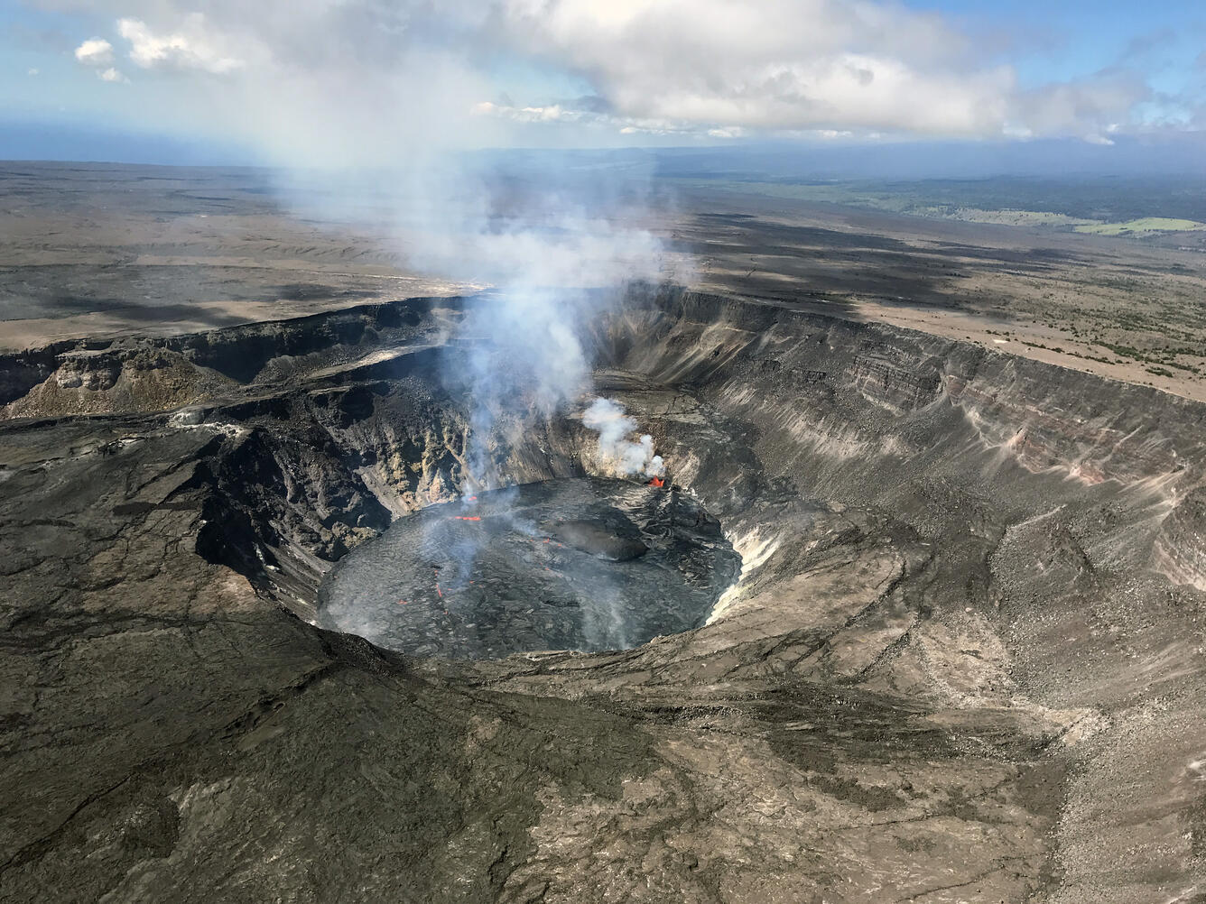 Kīlauea summit eruption continues within Halemaʻumaʻu crater, in Hawai‘i Volcanoes National Park