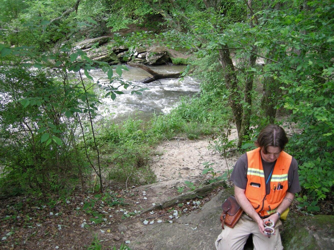 EDMAP Program supported student from the University of Tennessee, Knoxville, conducting field research along the Ocmulgee River,