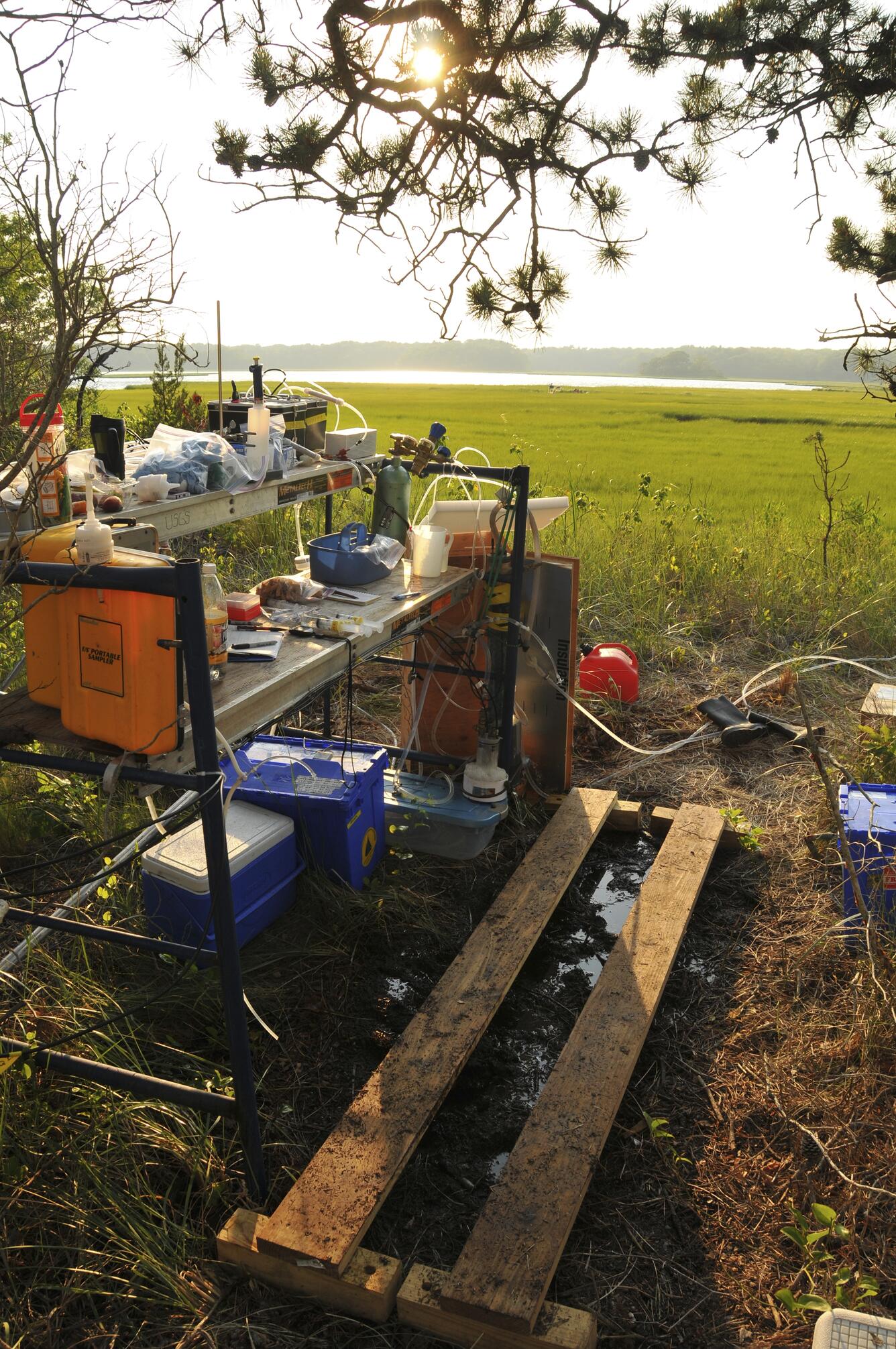 Equipment used for a measuring lateral fluxes over tidal cycle