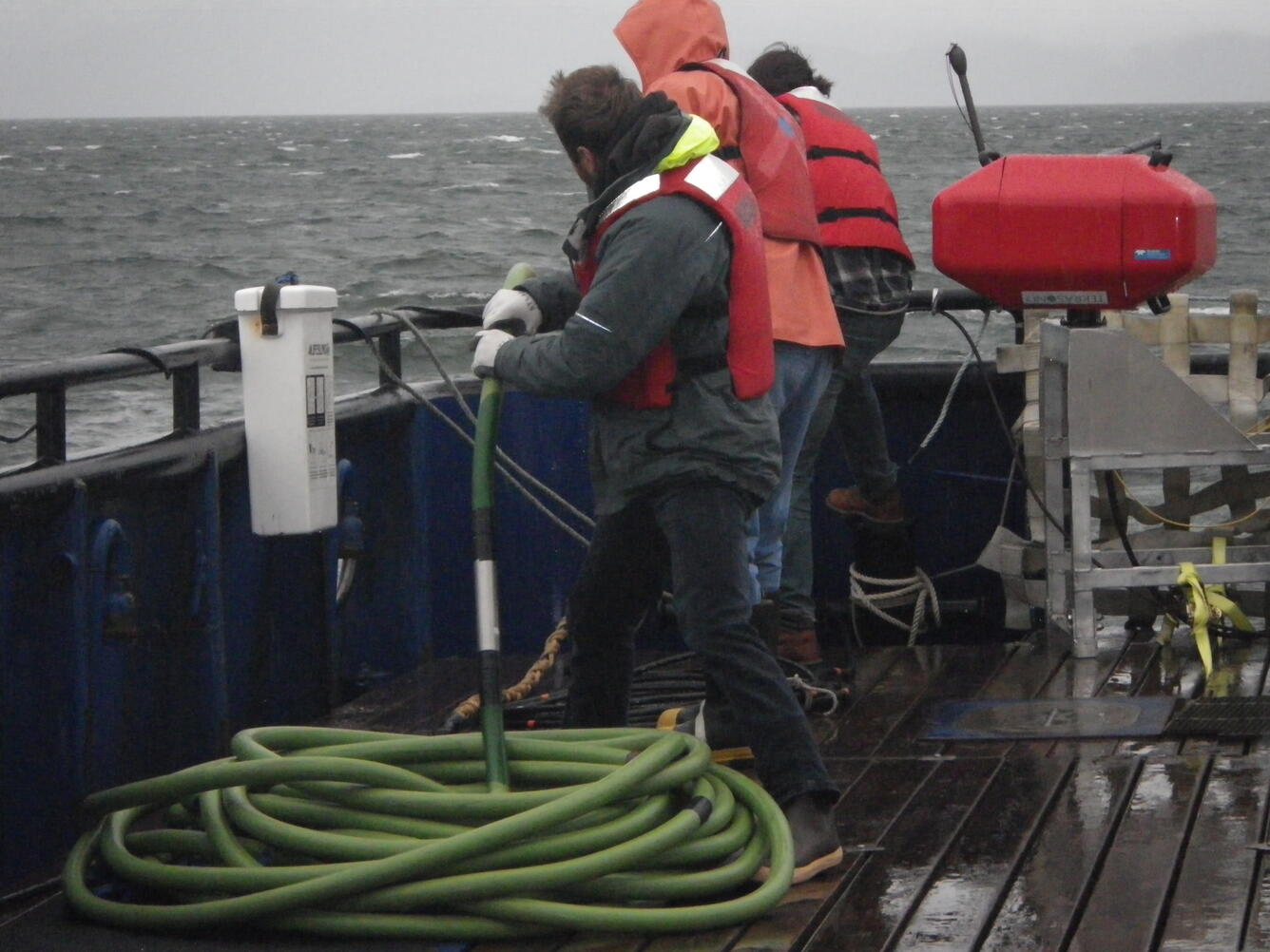 Hydrophone streamer recovery aboard R/V Medeia
