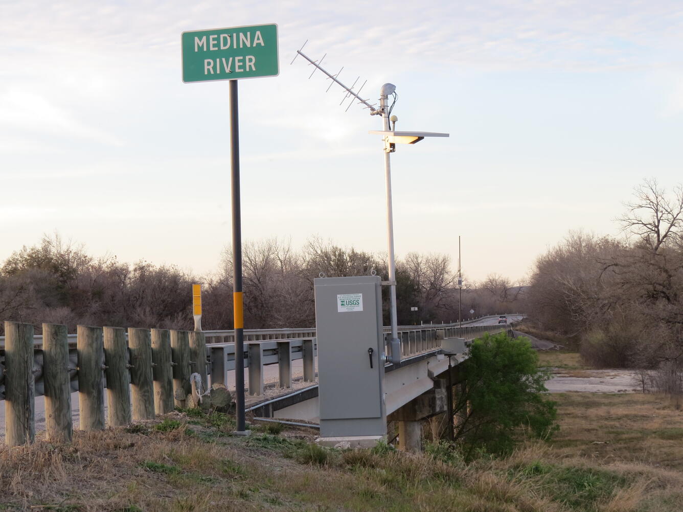 USGS streamgage on Medina River, TX