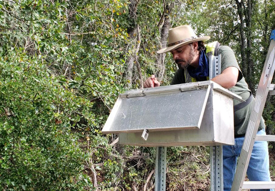 A USGS hydrologic technician installs a Rapid-Deployment Gauge in Georgia. 