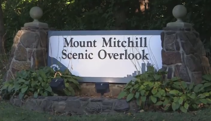 Welcome sign at the Mount Mitchill Scenic Overlook 
