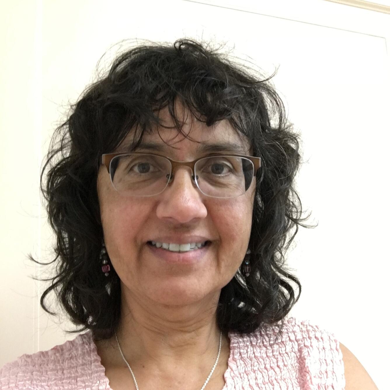 Mary Ratnaswamy headshot