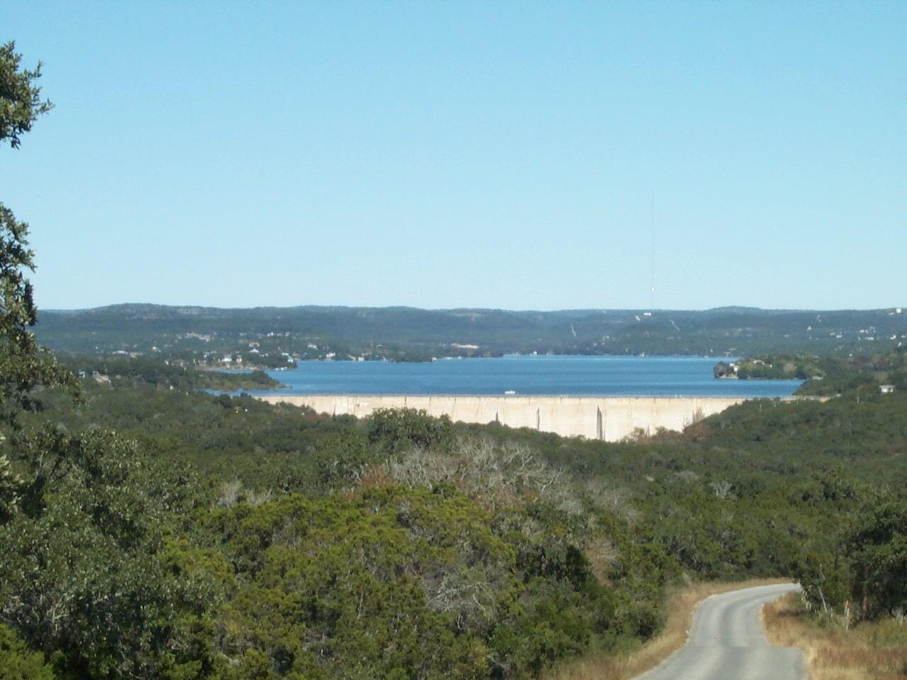 Medina Lake dam