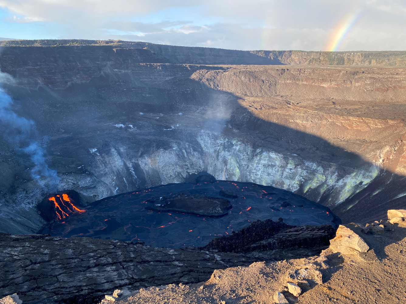 Several small channels continue to feed the lava lake within Halema‘uma‘u crater 