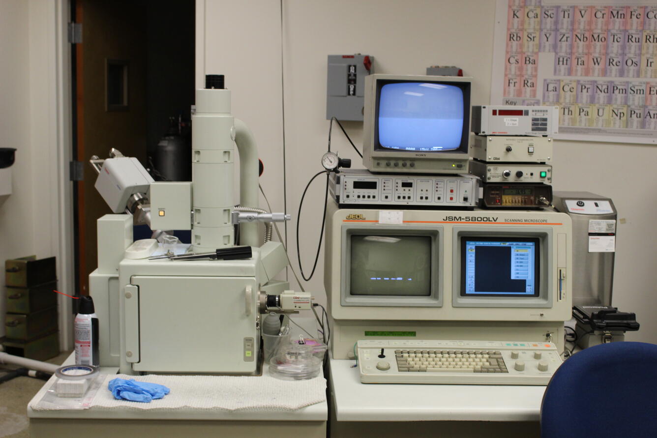 Old JEOL Scanning Electron Microscope.