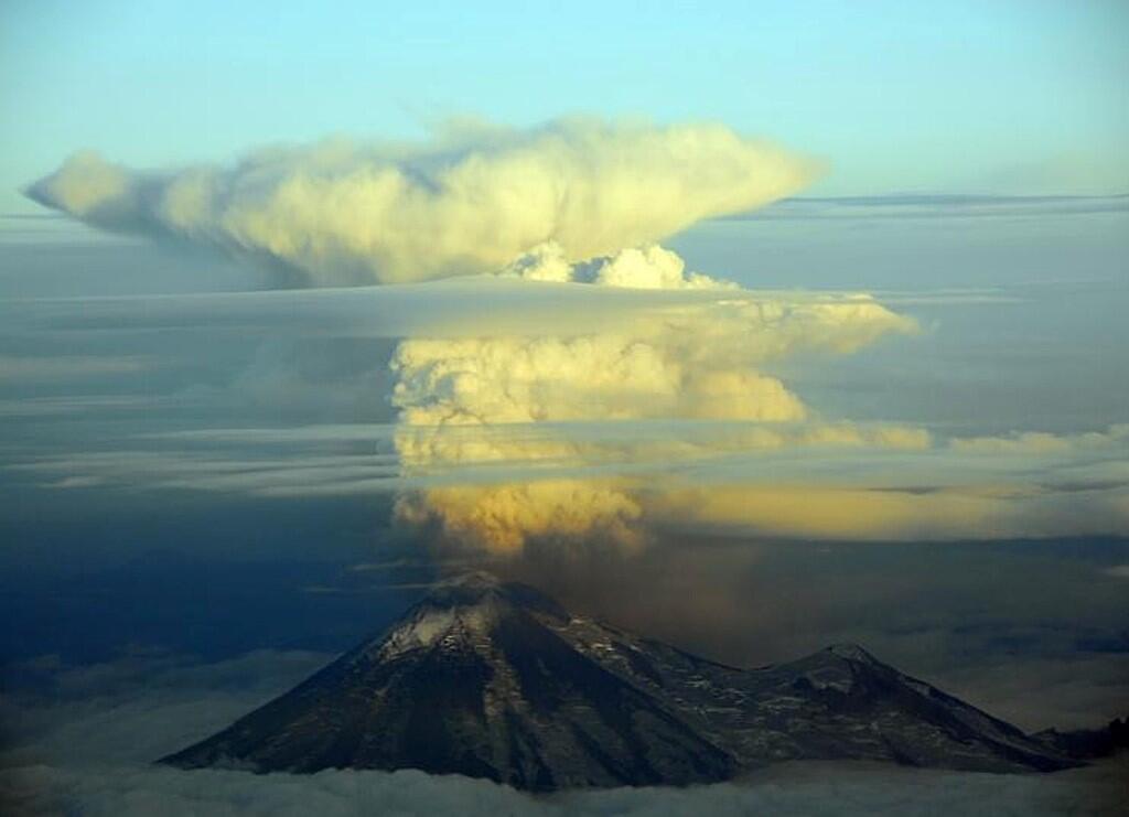 Color photograph of eruption plume