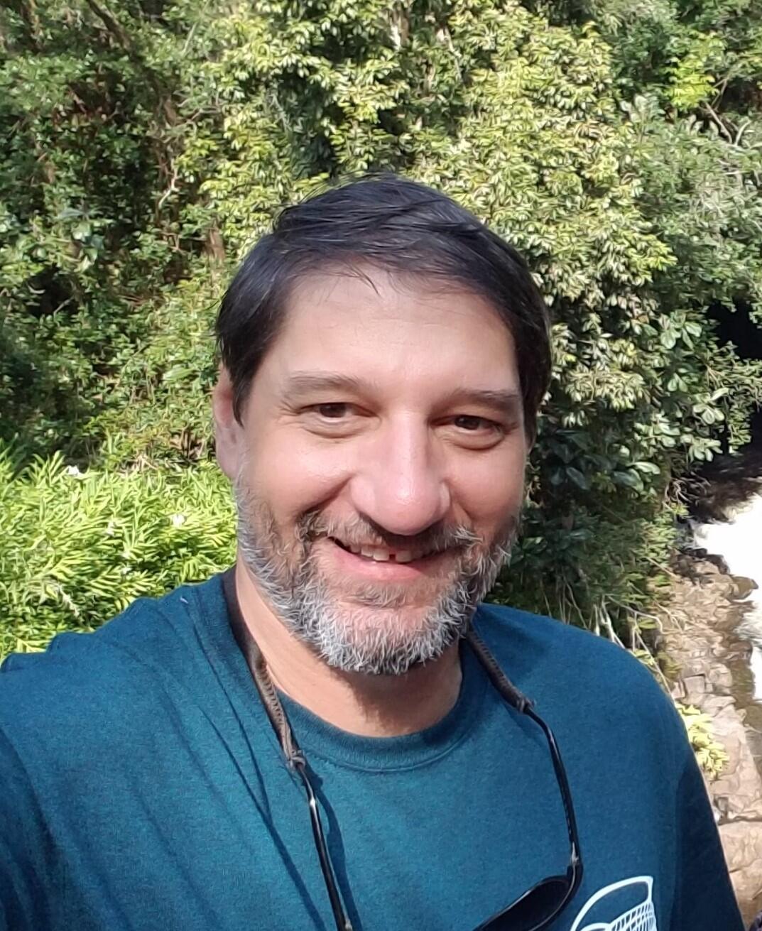 headshot of Steven Perakis