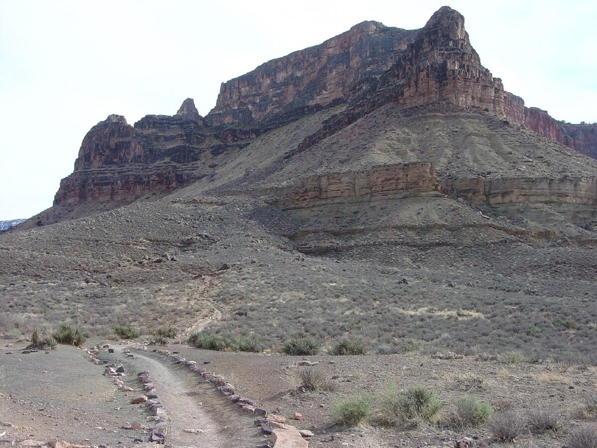 This is a photo of cliffs of the Redwall escarpment & exposures of the sandstone & shale beds of the Bright Angel Shale.