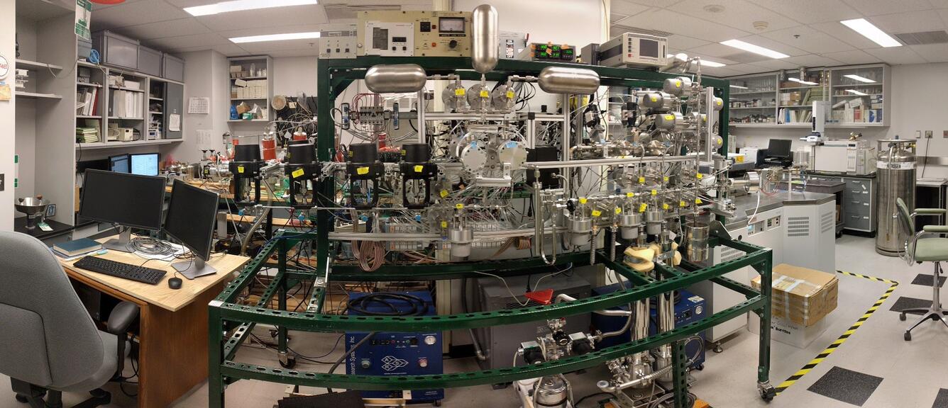 Noble-gas analysis section of the RSIL laboratory