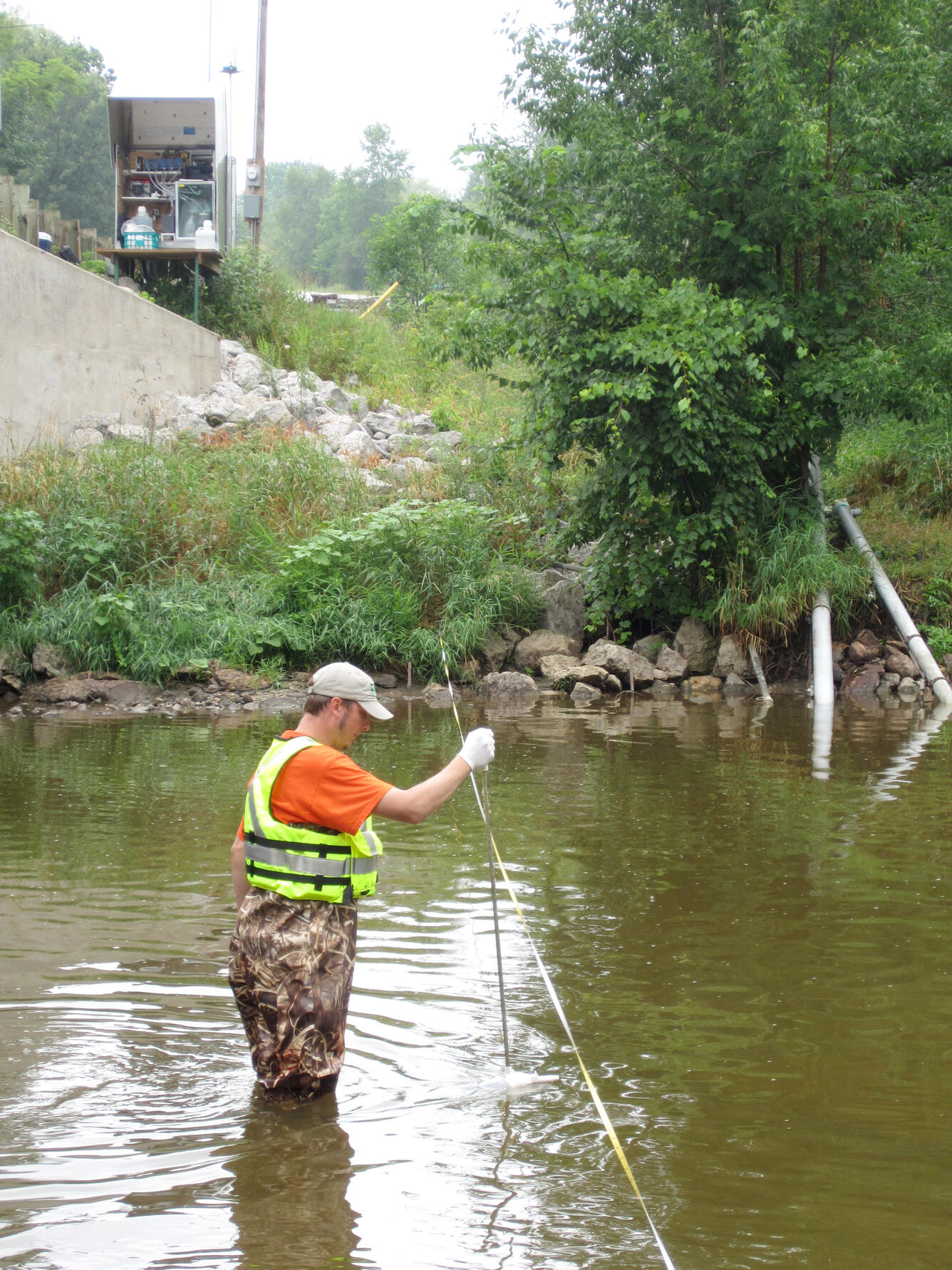 Photo of a USGS fixed-location water-quality monitoring station