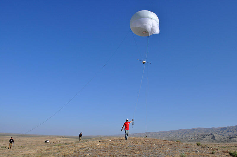 3D laser scanner lofted by a helium balloon