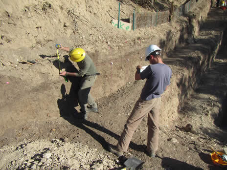 Collecting data at the Flat Canyon site. Photo by Scott Bennett, 2014.