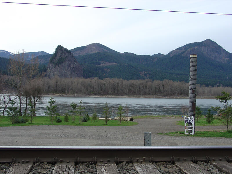 A photo of Beacon Rock