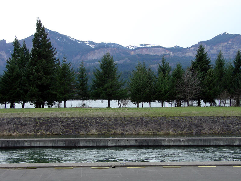 A photo of Cascade Locks Park