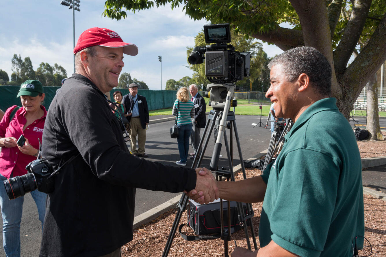 Luther Strayer and Rufus Catchings shake hands