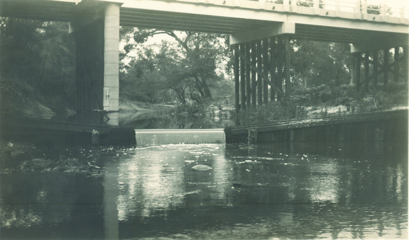 U.S. Geological Survey streamflow-gaging station 08110500 Navasota River near Easterly, Texas.