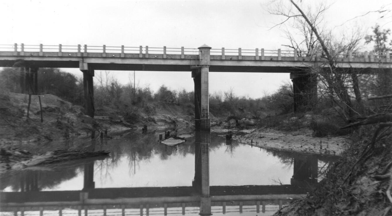 U.S. Geological Survey station 08110500 Navasota River near Easterly, Texas.