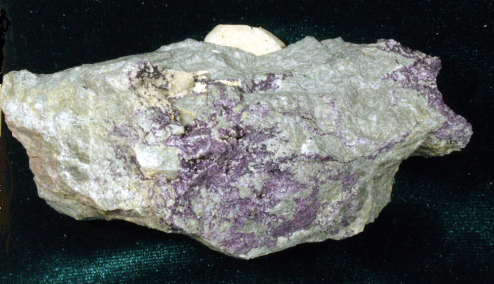 Image shows a Fluorite-Tellurite Sample