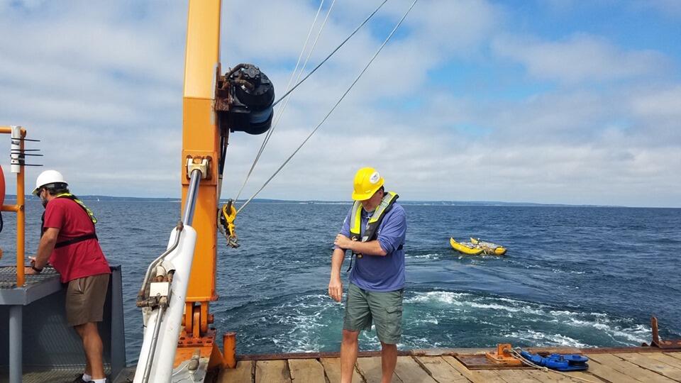 Image of Dave Foster on the fantail of the R/V Warren Jr.