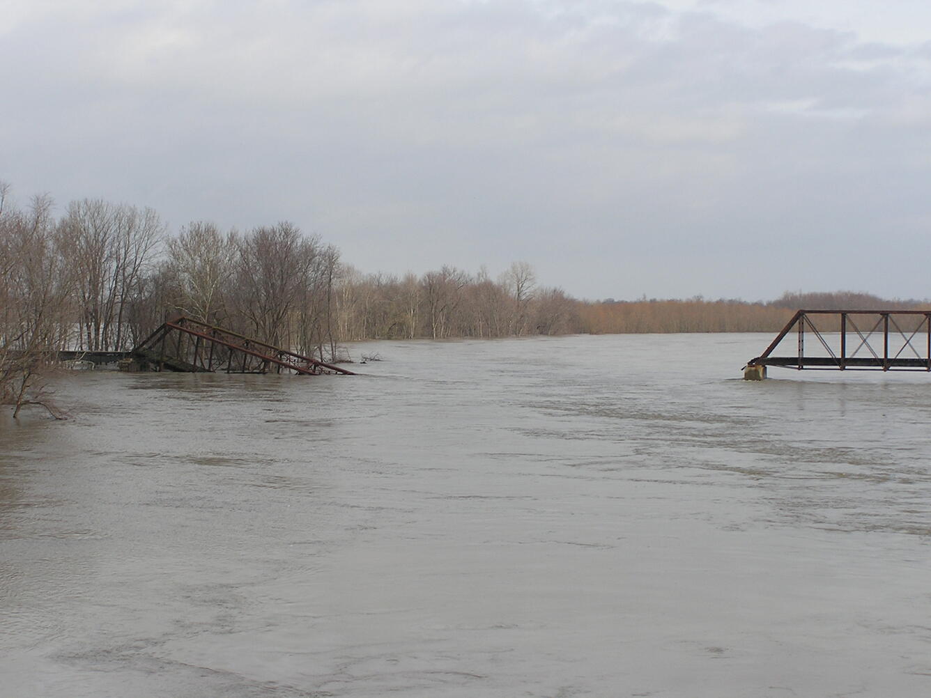 Failure of a pier supporting the railroad bridge over the Wabash River, January 12, 2005