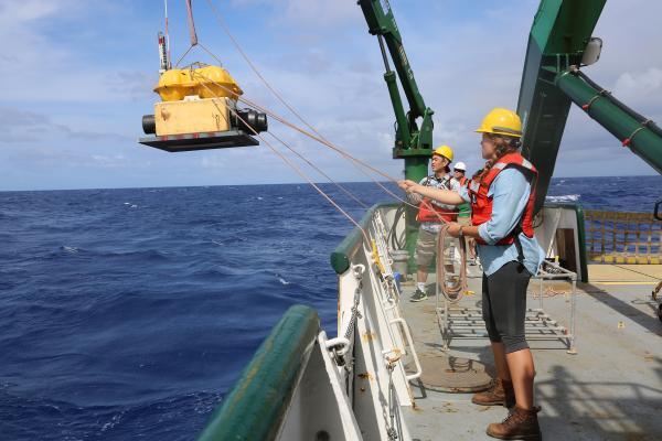 deployment of ocean-bottom seismometers off the south coast of Kīlauea Volcano