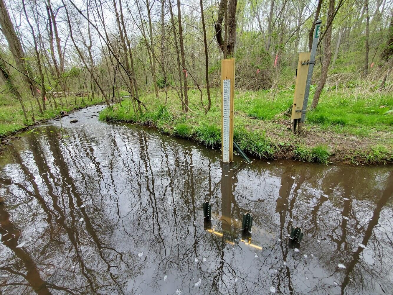 Monitoring equipment installed on the far bank and in the middle of a small stream