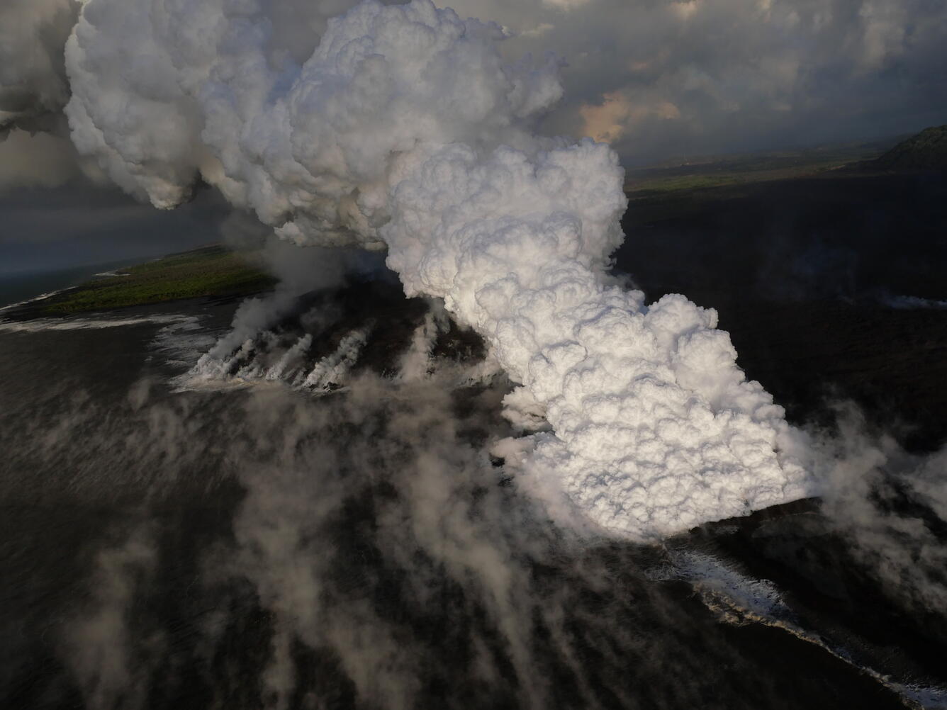 Laze plume from former Kapoho Bay