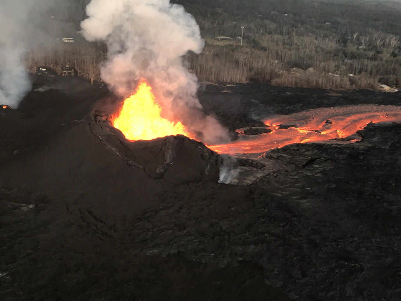 Fissure 8 lava fountain