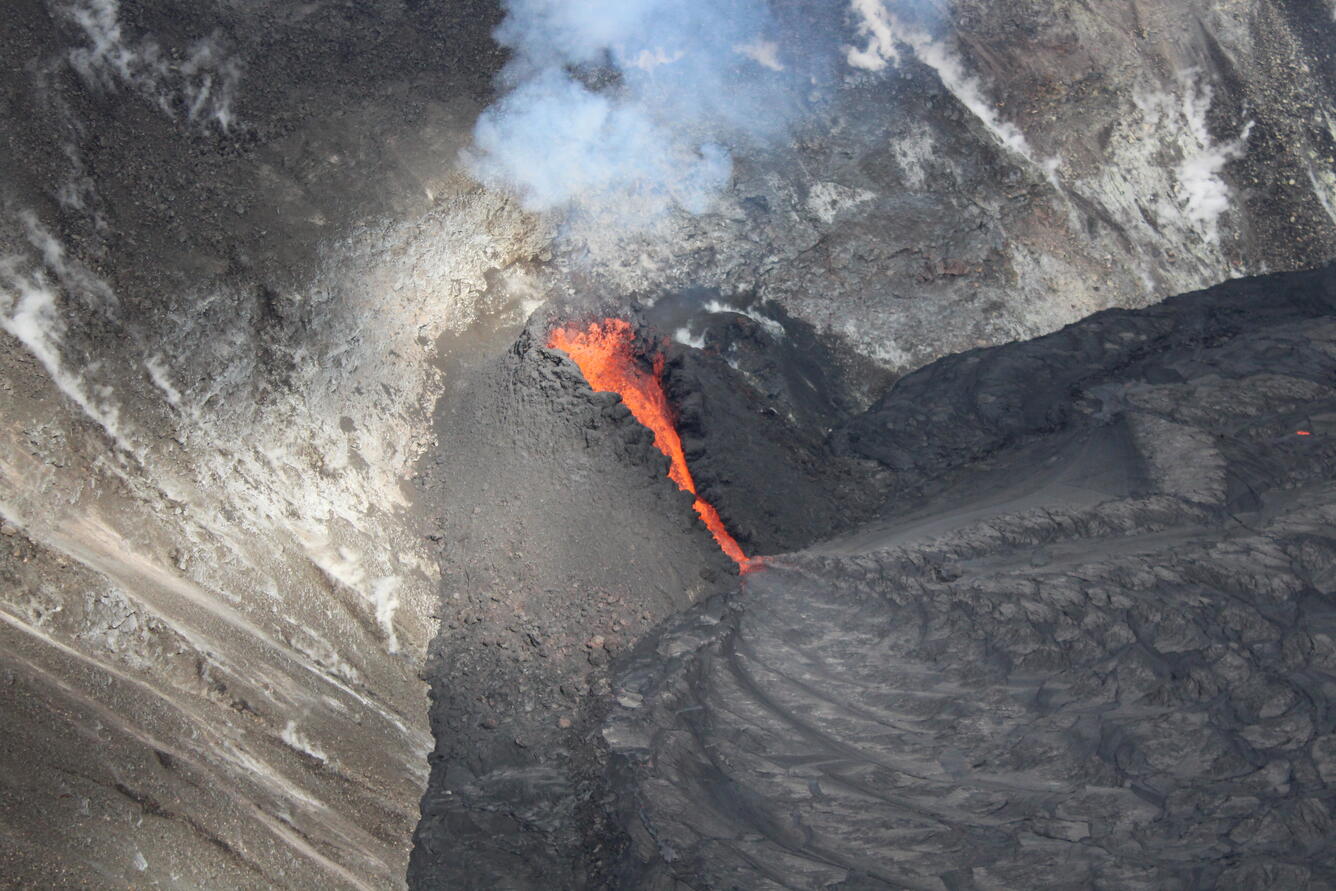 During this morning’s overflight of Halema‘uma‘u, favorable conditions allowed clear views of the western fissure