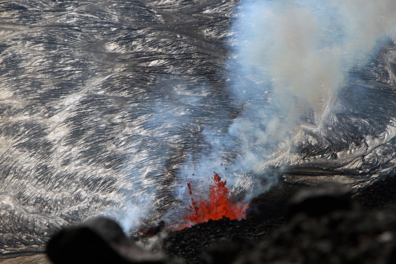 A telephoto image of the west vent within Halema‘uma‘u crater, at the summit of Kīlauea