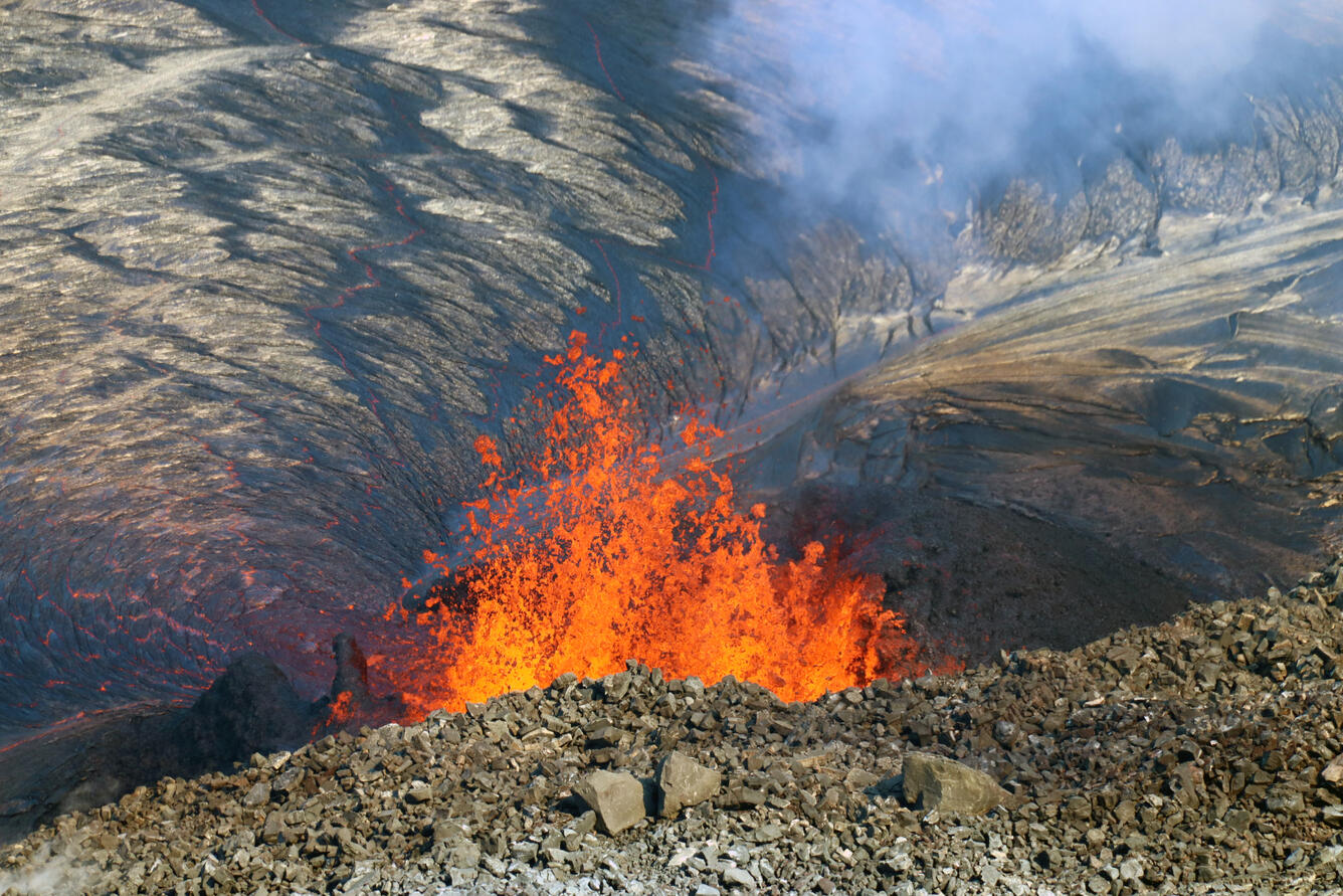 A telephoto image of fountaining from the western vent in Halema‘uma‘u crater, at the summit of Kīlauea