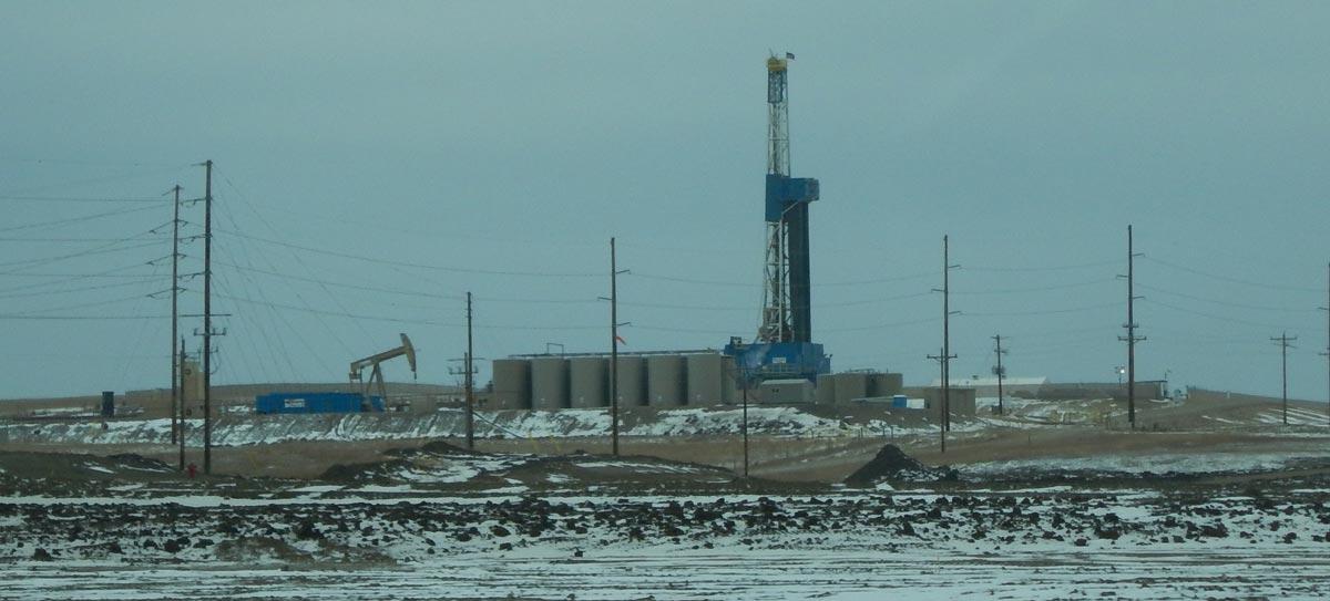 Photo showing a natural gas well.