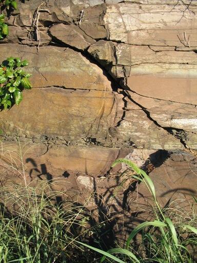 Fractured bedrock wall