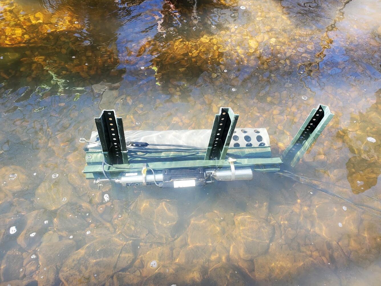 Small piece of equipment anchored to the bottom of a shallow stream
