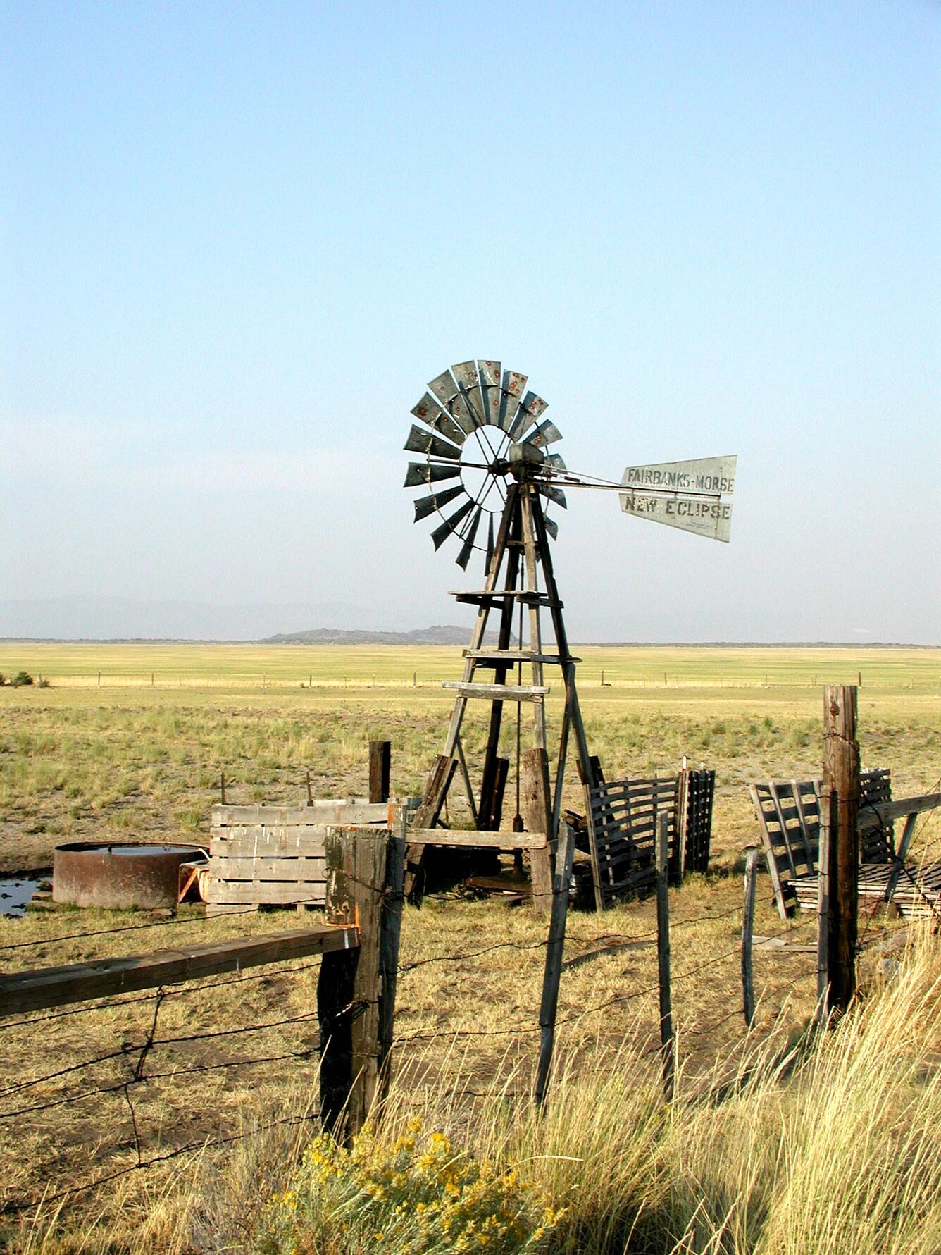 Water well windmill