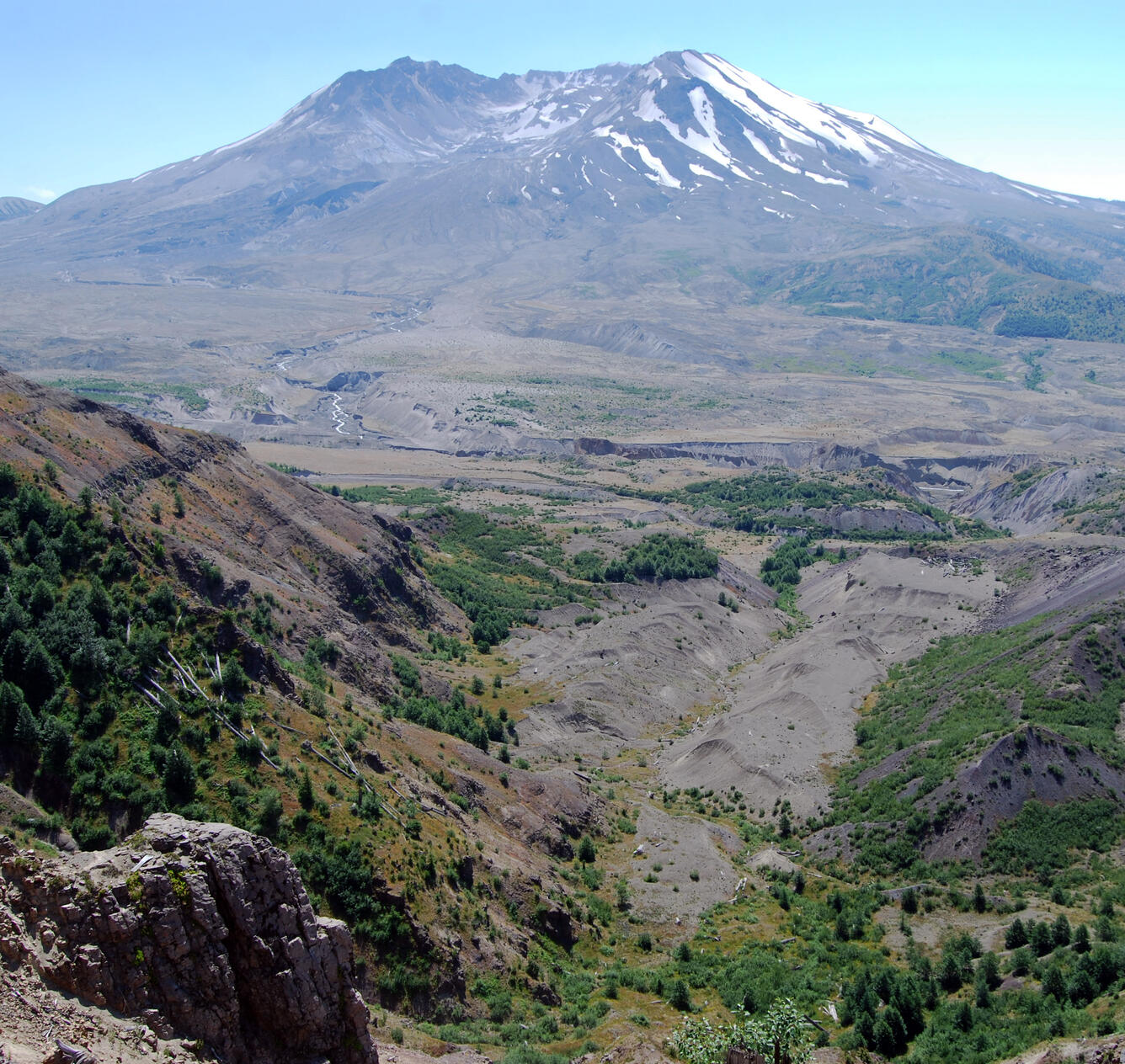 Mount St. Helens, Washington in late summer. View south....