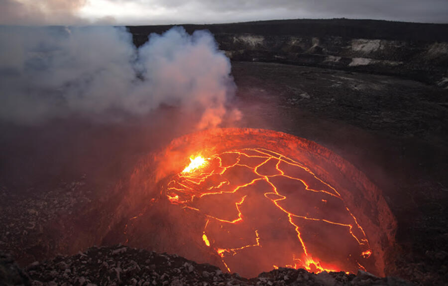 Lava lake fills the "Overlook crater" within Halema'uma'u (Kīlauea,...